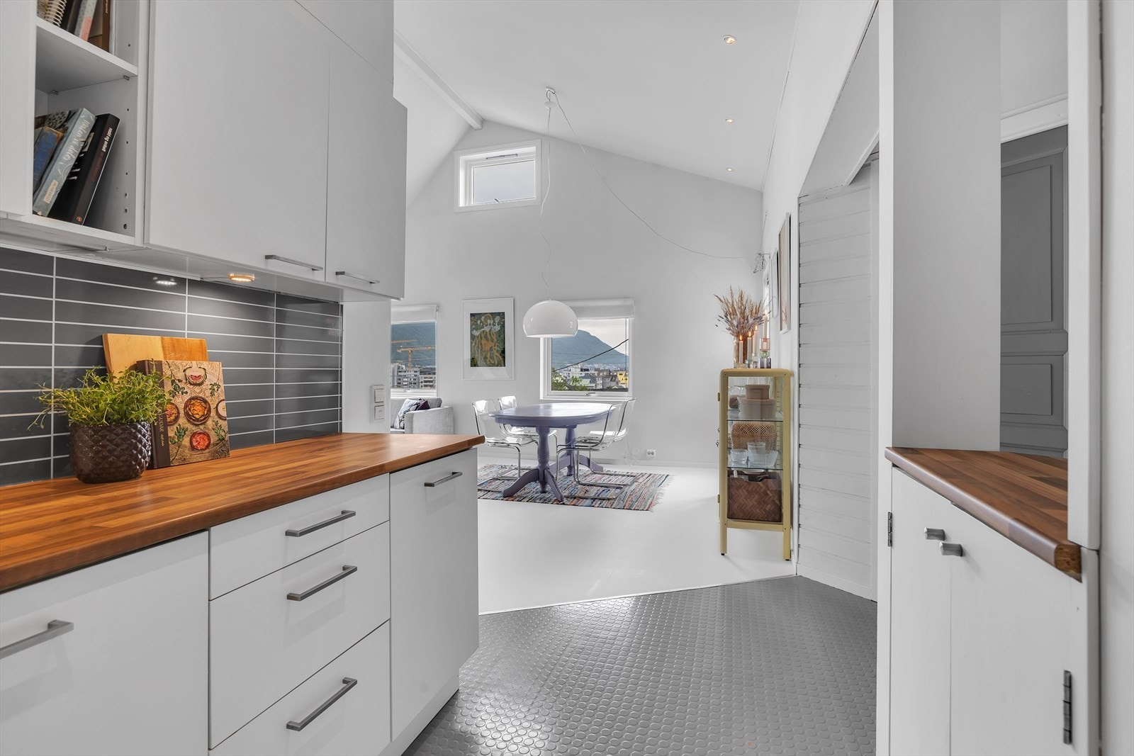 Stor takhøyde gir en herlig romfølelse Galleribilde