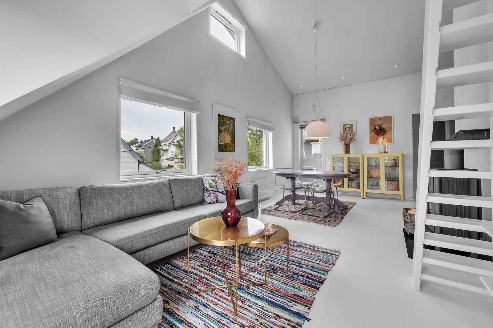 Takvindu gir ekstra dagslys inn i rommet Galleribilde