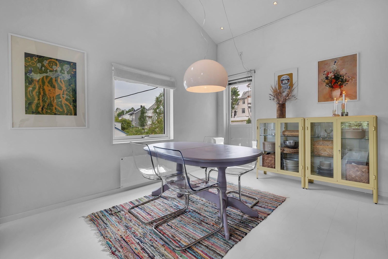 Fra stuen er det utgang til sørvendt veranda Galleribilde