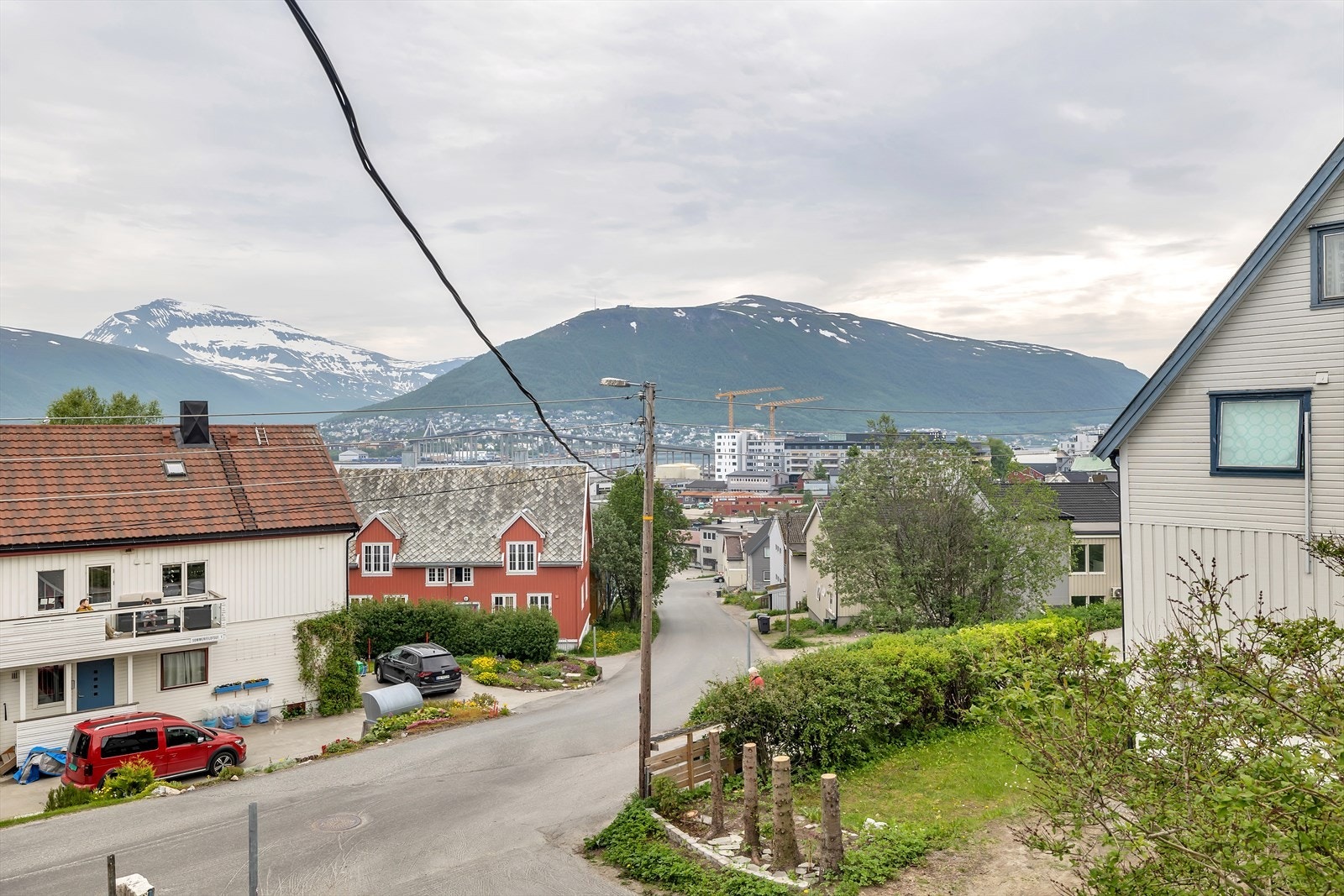 Fin utsikt mot Fjellheisen og Tromsdalstinden Galleribilde