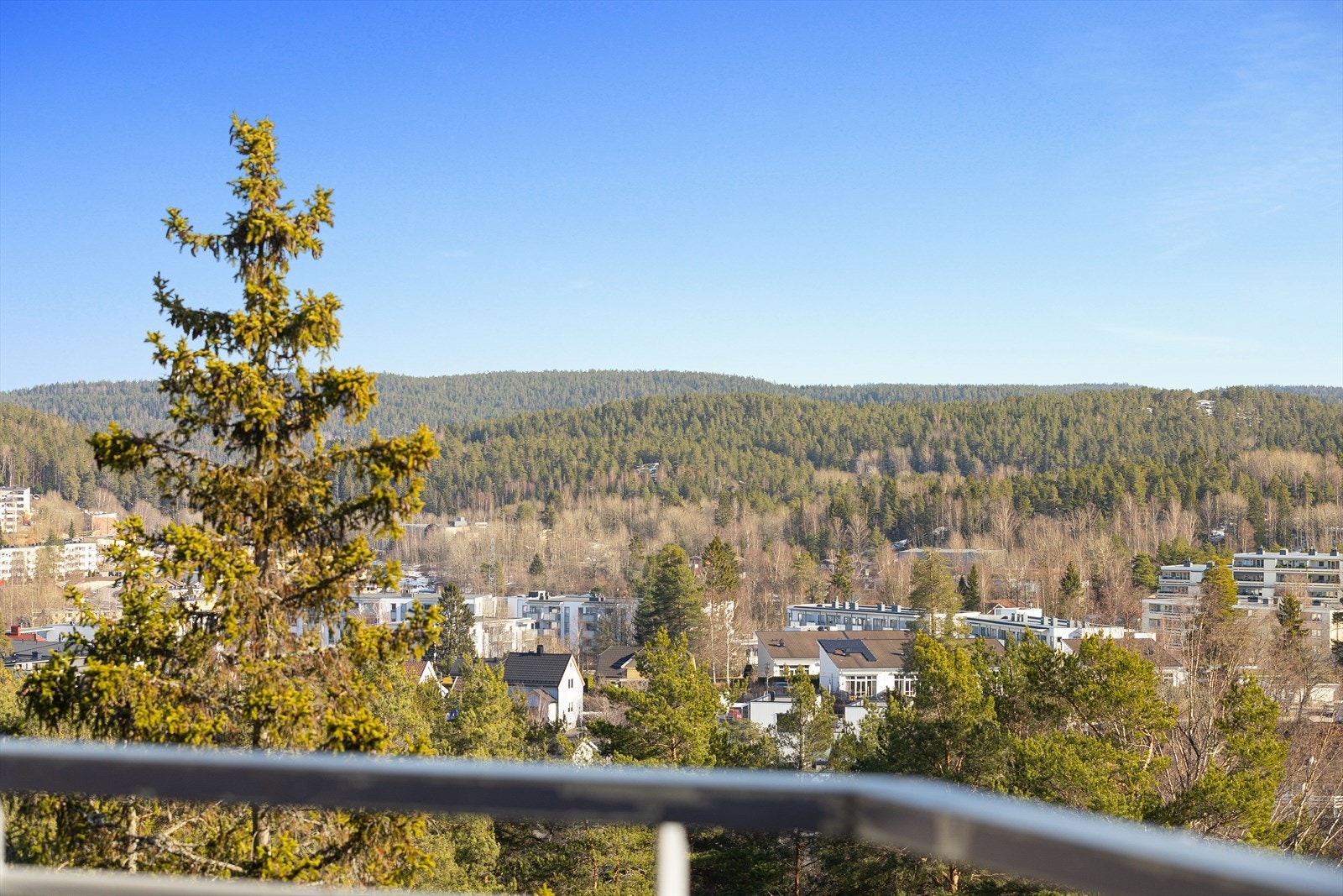 Du får fantastisk utsikt fra flere av rommene i leiligheten. Galleribilde