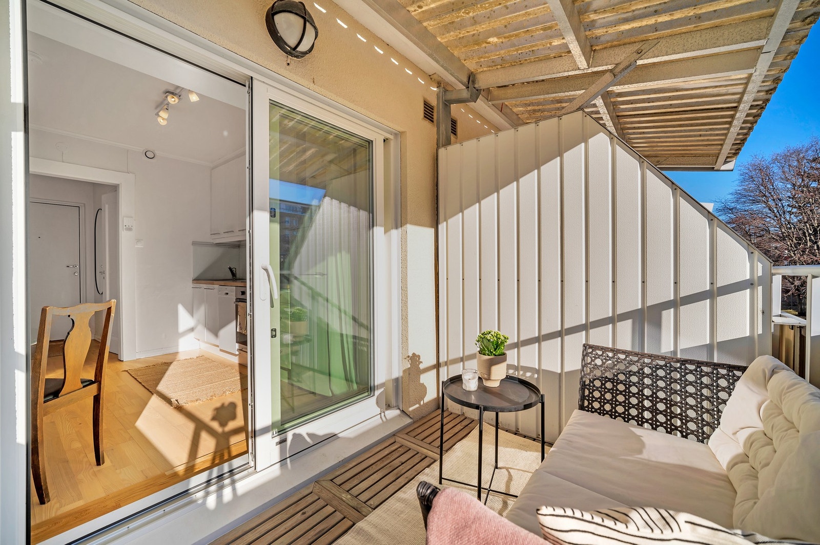 Balkongen er ypperlig å benytte seg av på sommerhalvåret. Galleribilde
