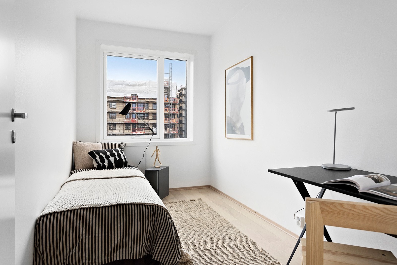 Leiligheten andre soverom passer fint som barnerom, gjesterom, kontor eller en kombinasjon. Galleribilde