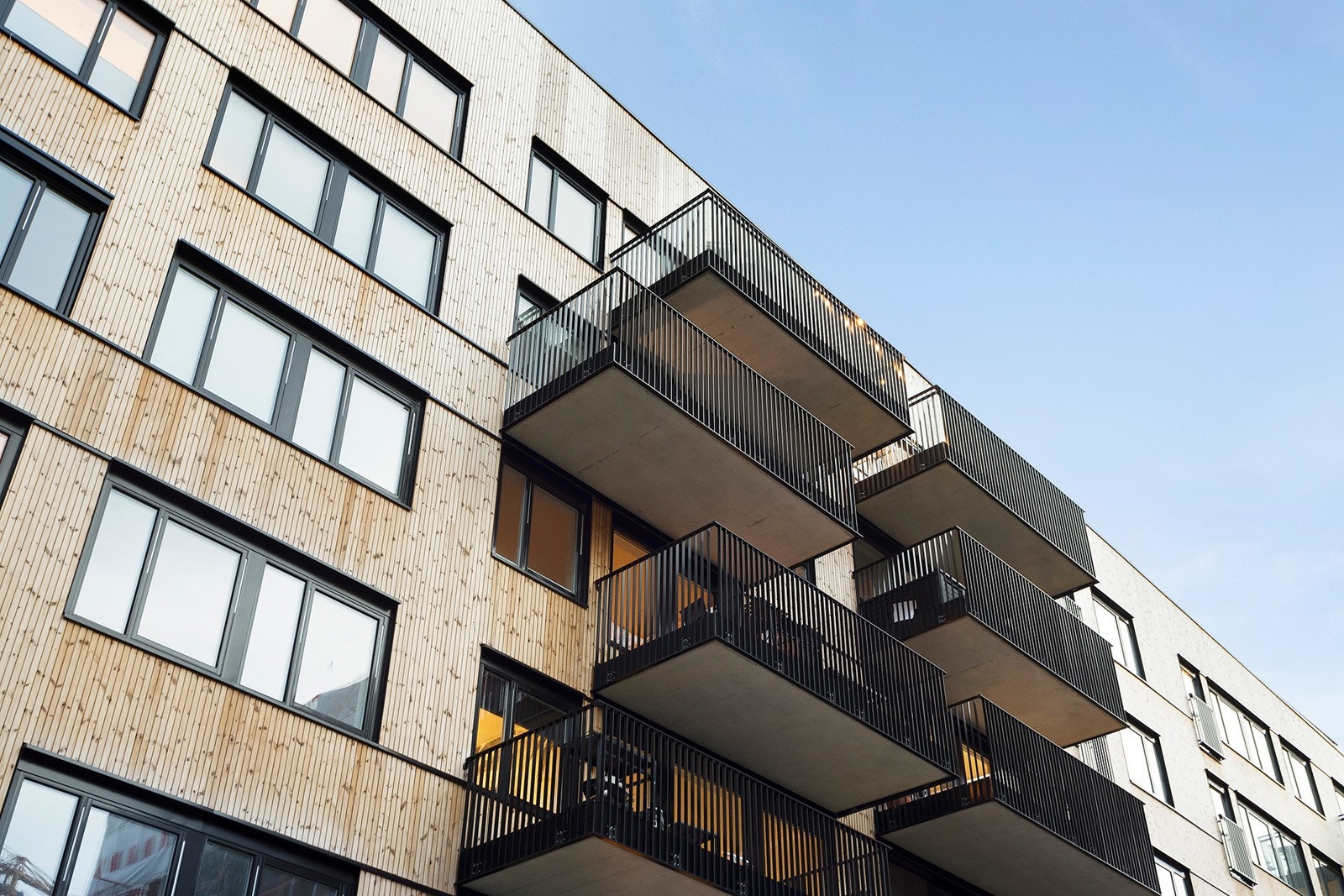 Fasade - Øverste balkong tilhører leiligheten. Galleribilde