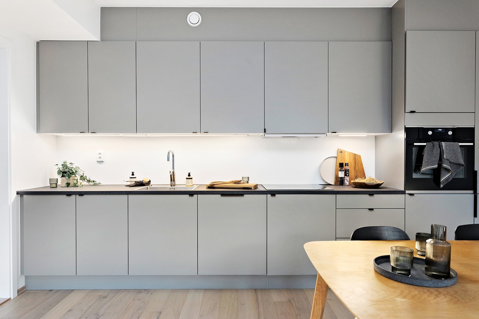 Det er godt med skap -og skuffeplass. Galleribilde