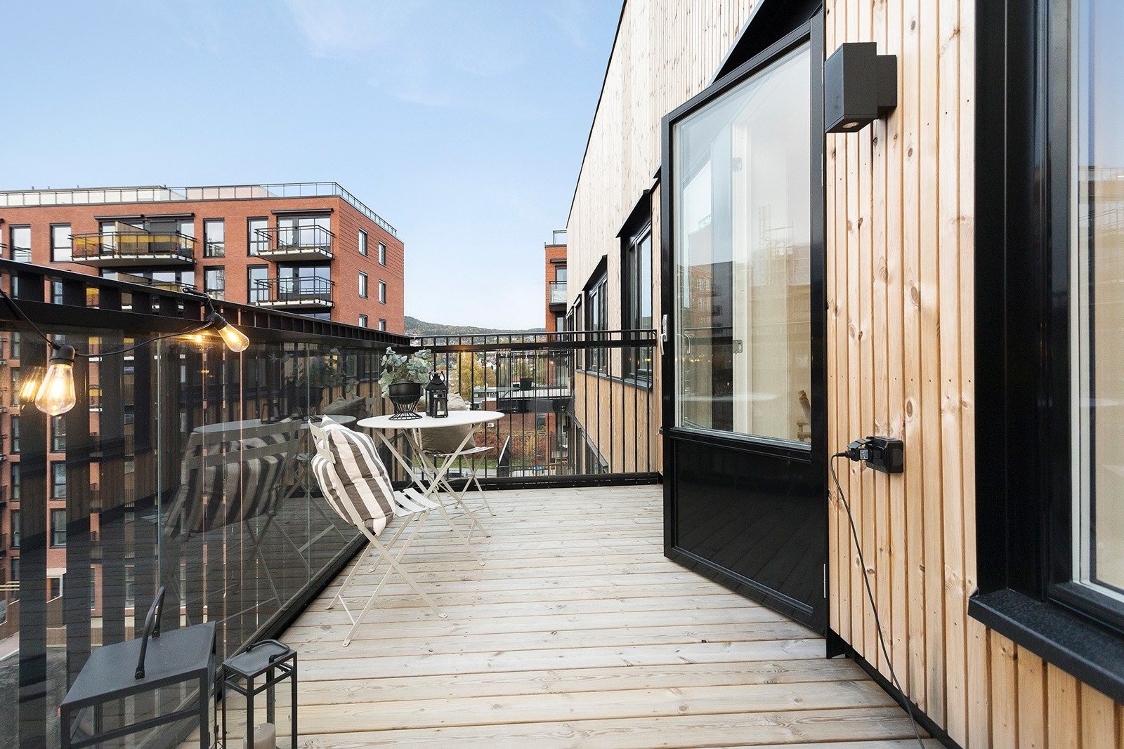 Fra stuen er det utgang til en fin vestvendt balkong med gode solforhold. Galleribilde