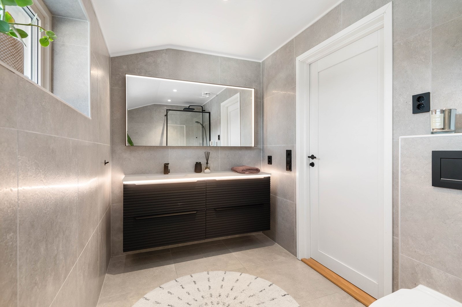 Badet er lekkert og ble pusset opp sommeren 2022, inkludert røropplegg og elanlegg. Galleribilde