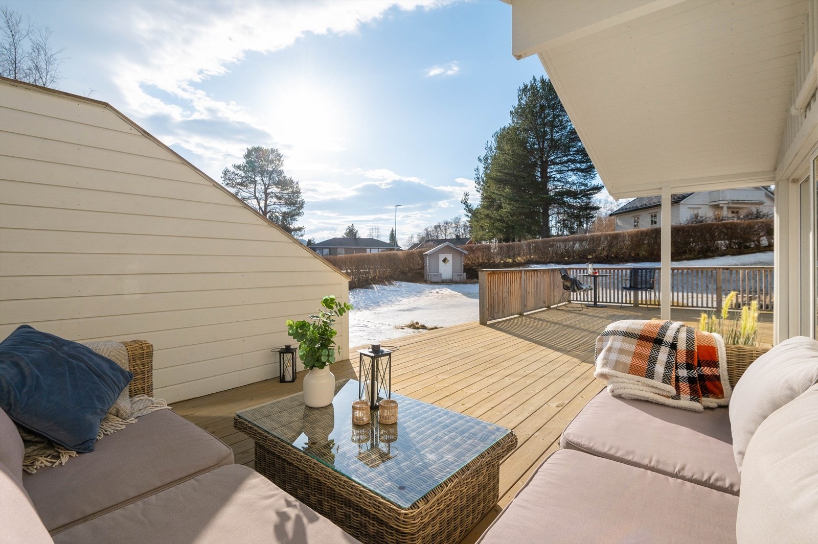 Begge terrassene ble oljet i 2023. Galleribilde