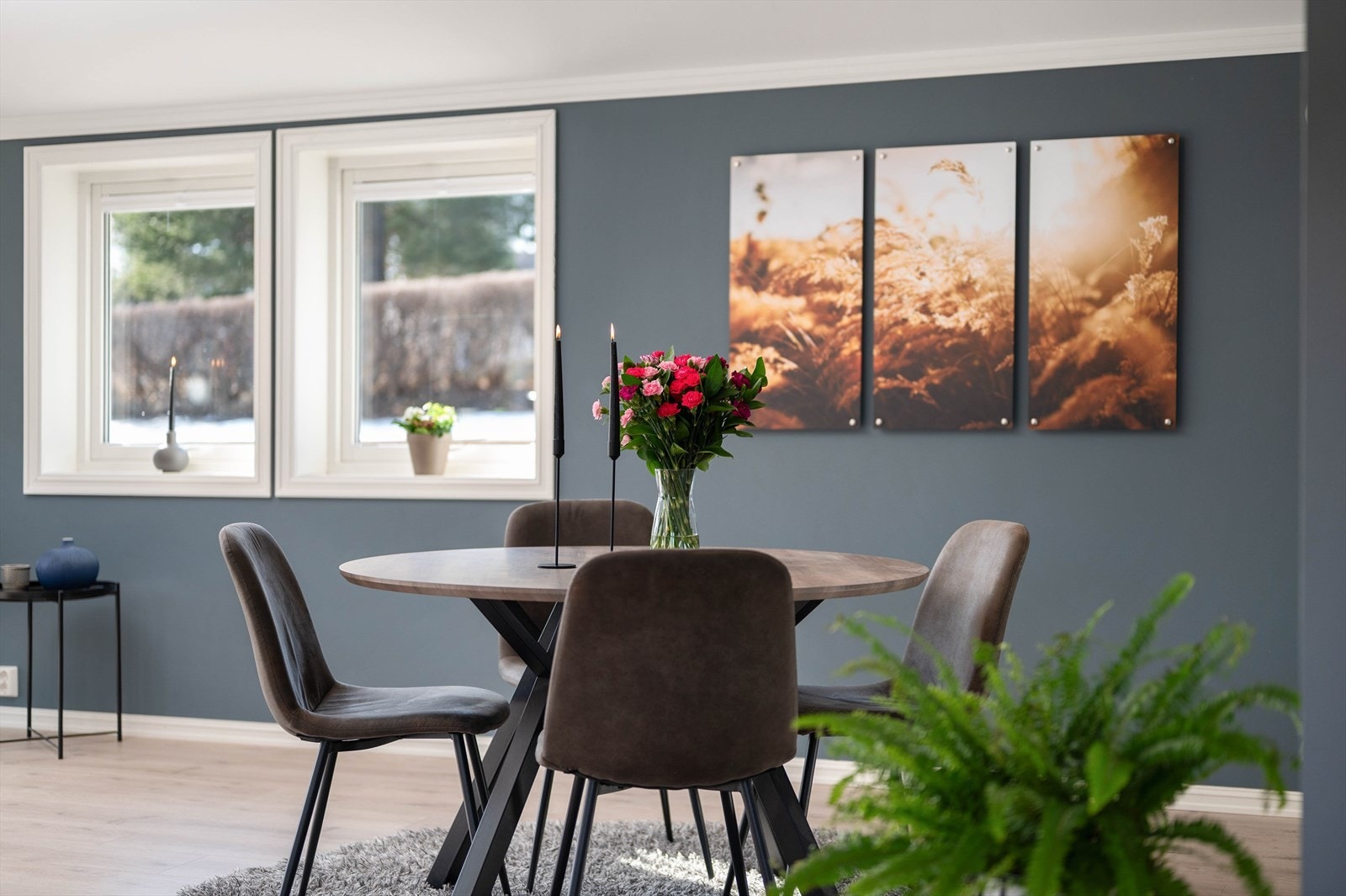 I stuen kan man dele gode måltider og samle venner og familie til sosiale stunder. Galleribilde