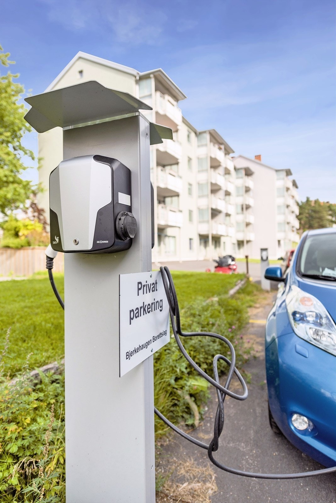 Borettslaget har EL-bilplasser, egen leie og innkreving a-konto strøm for disse plassene. Elbilplassene er delingsplasser der man har lademulighet visse dager. Galleribilde
