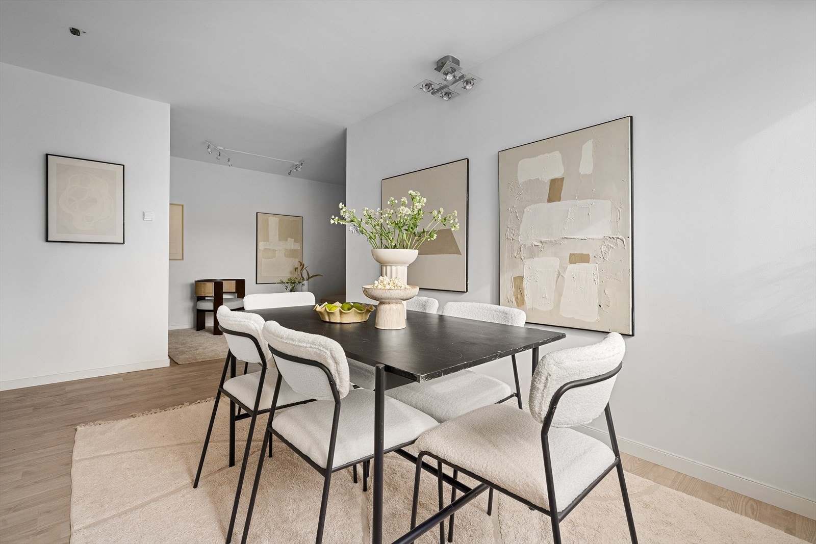 - Plass til spisebord i stuen - Galleribilde