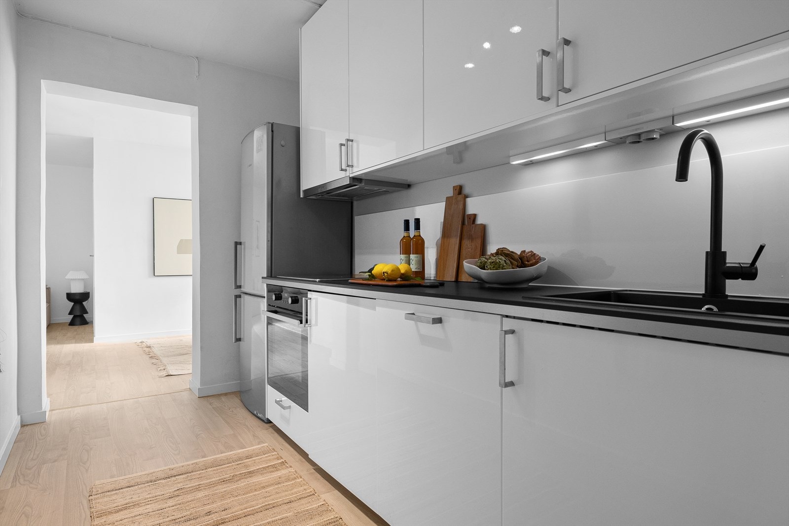 - Kjøkken med delvis åpen løsning mot stuen - Galleribilde