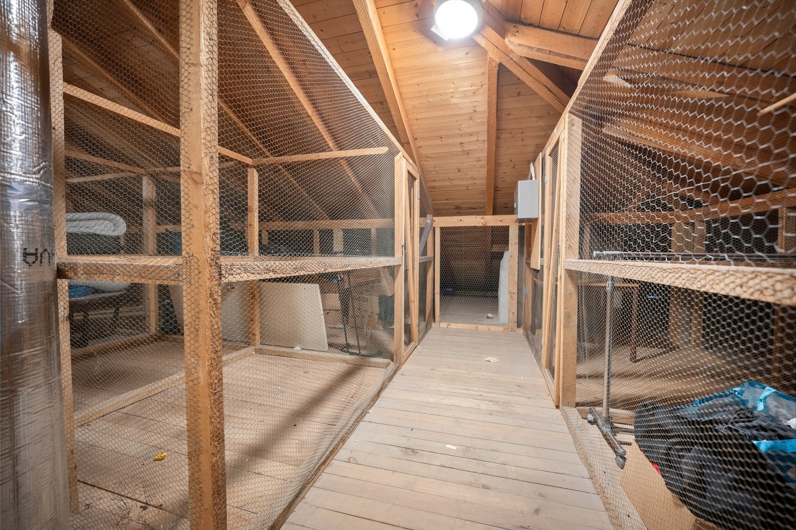 I tillegg medfølger en bod på loft på ca. 3 m2 og en bod i kjeller på ca. 4 m2. Galleribilde