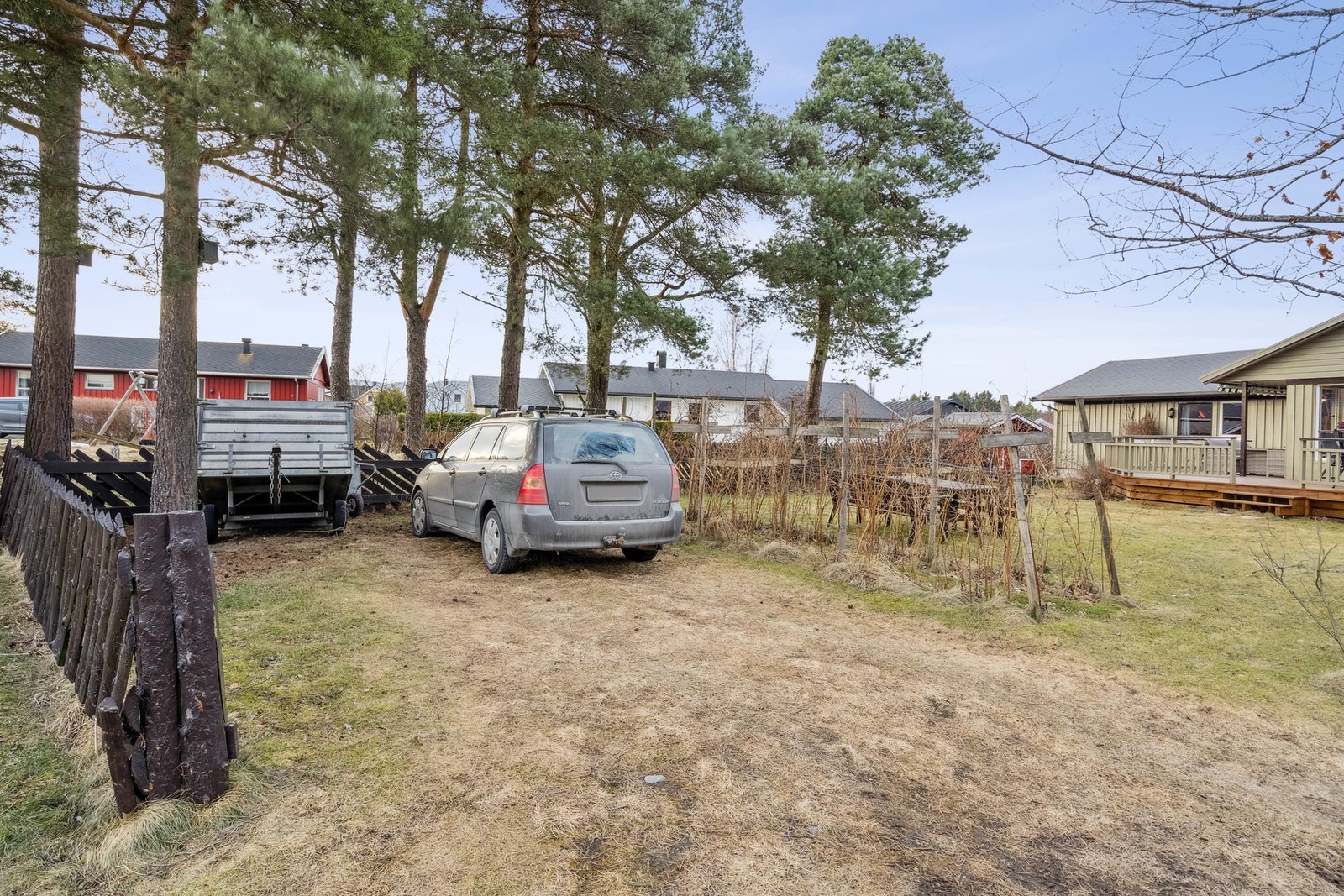 Ekstra parkeringsplass på tomten Galleribilde