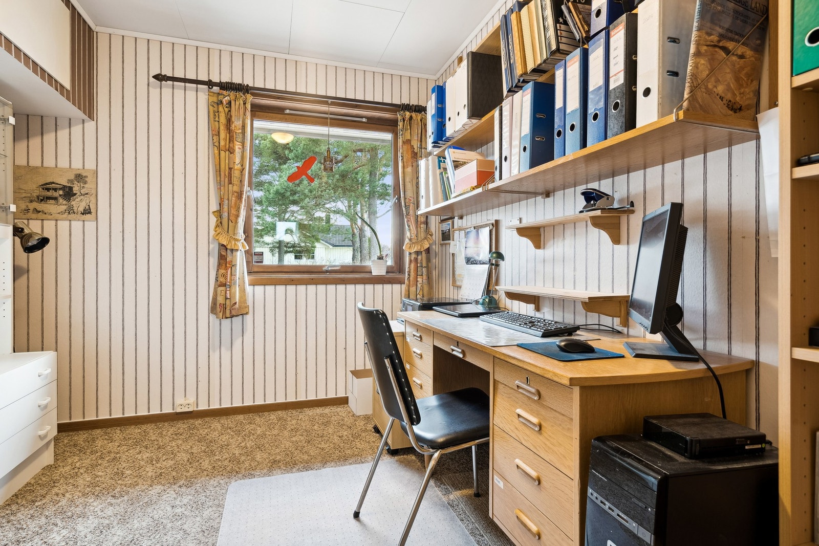 Soverom 3 i bruk som kontor Galleribilde