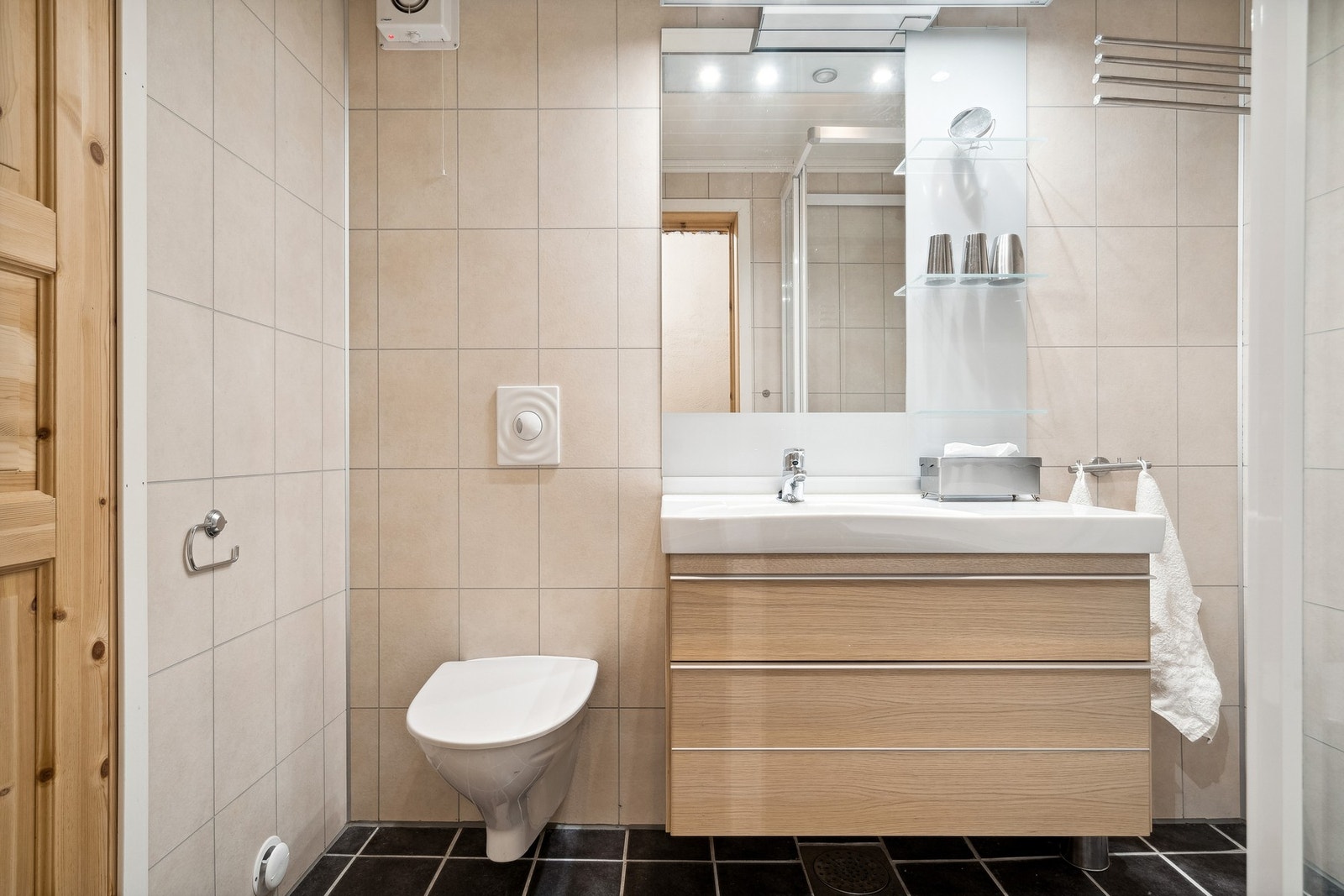 Bad i kjelleretasje Galleribilde