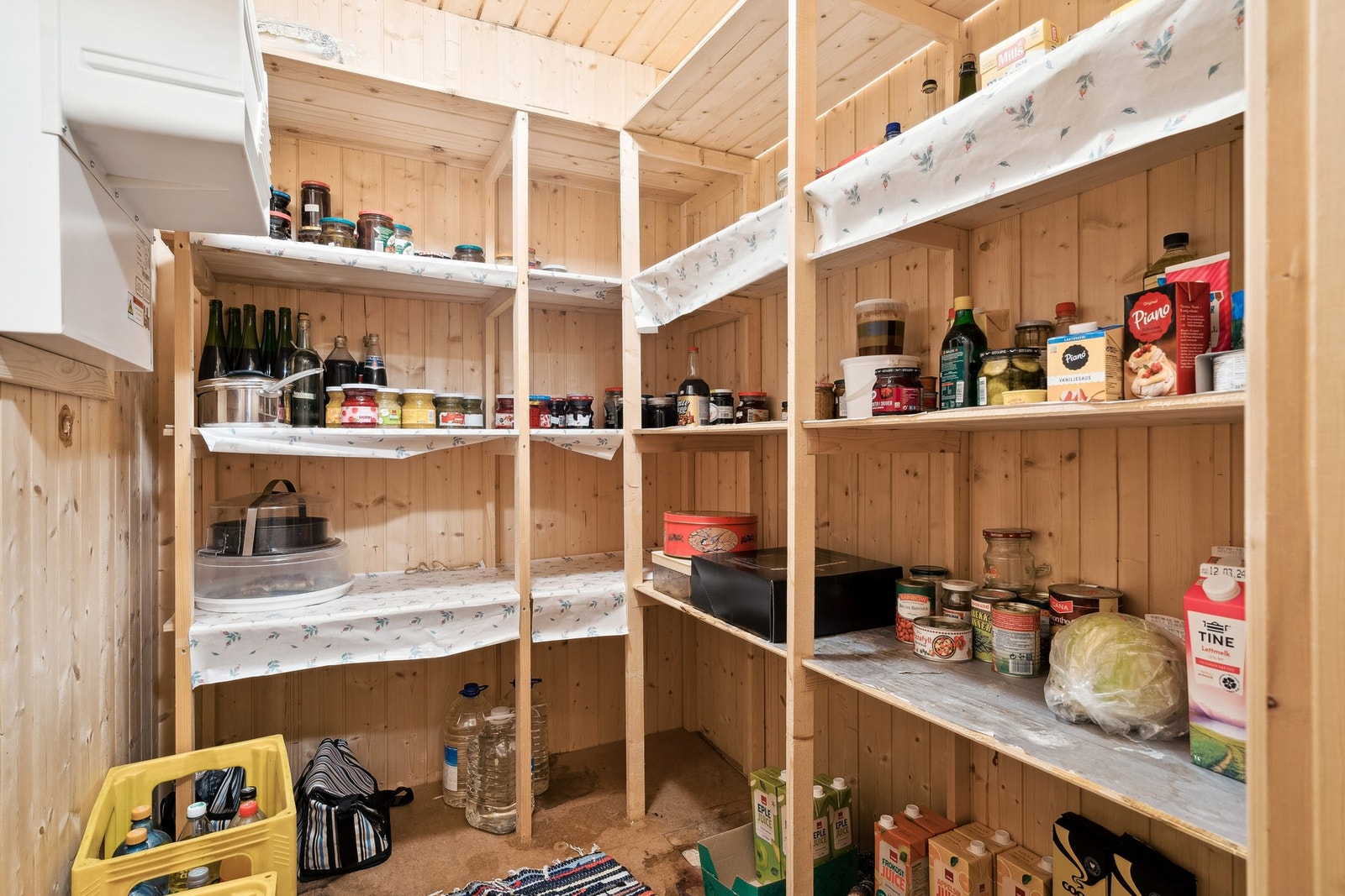 Matbod/kjølerom med kjøleaggregat Galleribilde