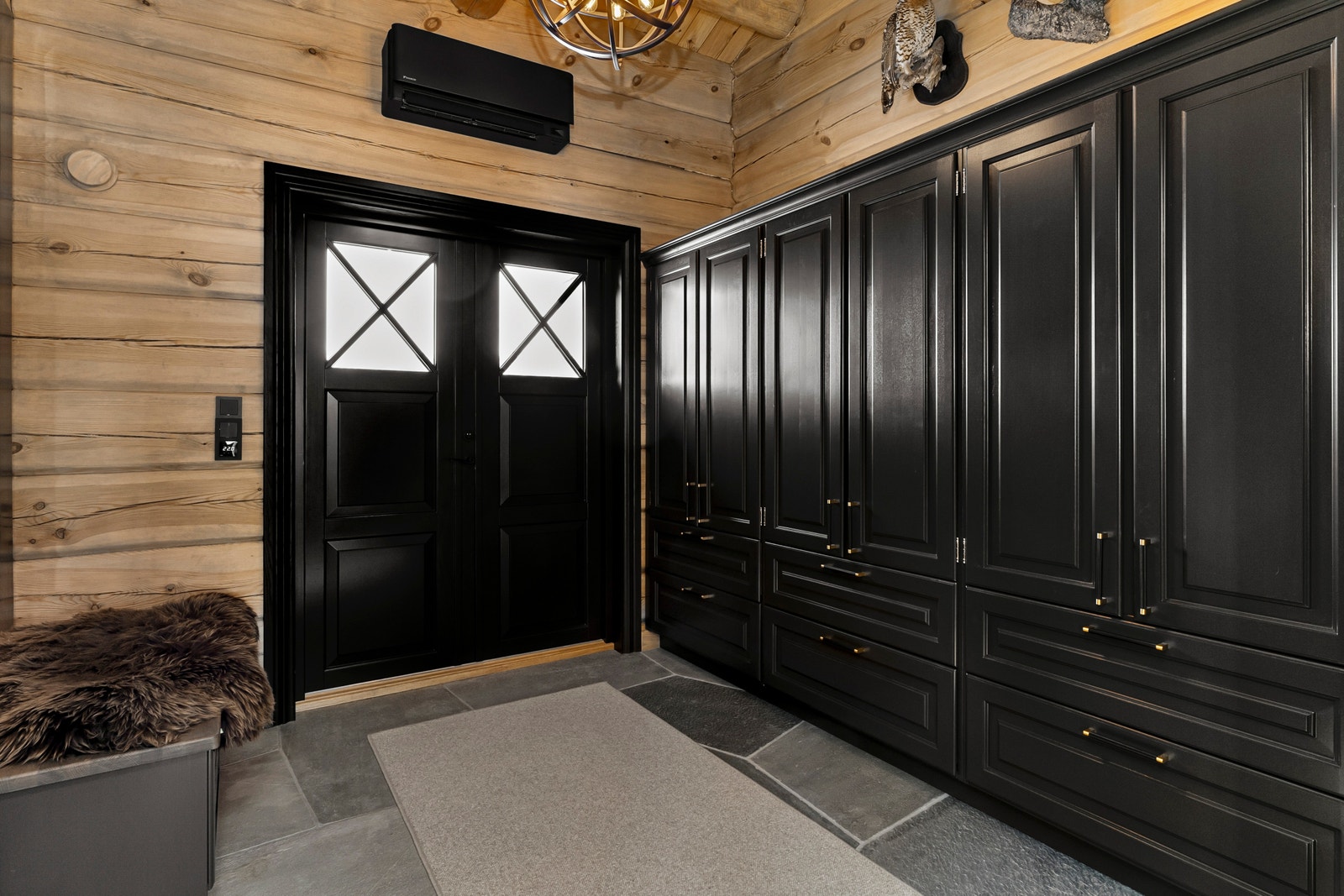 God plass til garderobeløsning i hall. Galleribilde