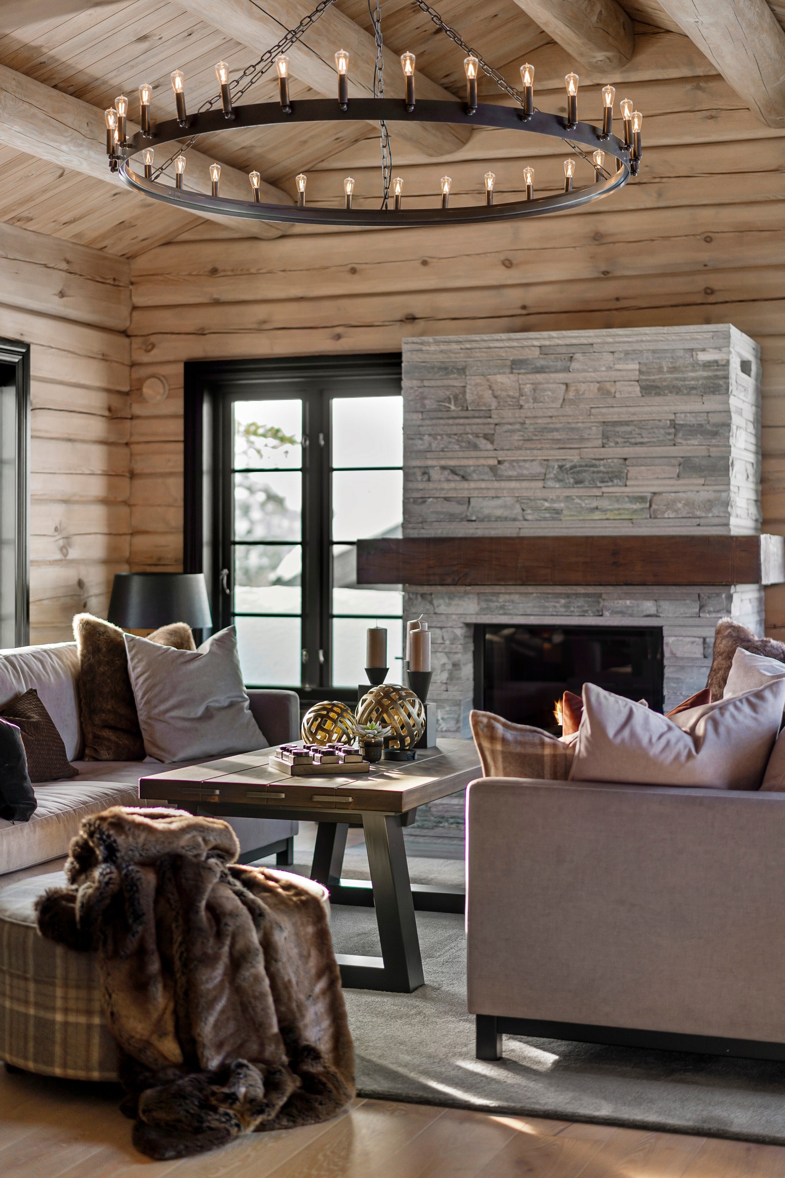 Stuen fra møblert tilsvarende hytte. Galleribilde