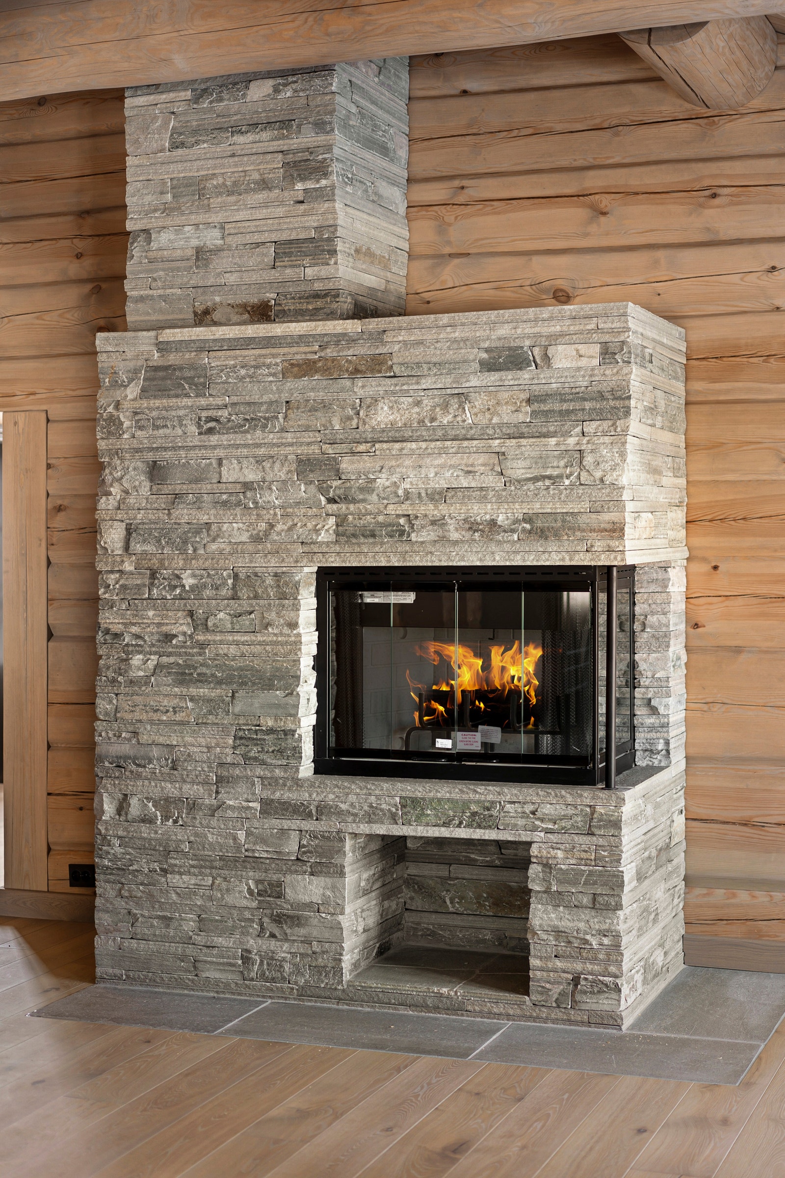 Kjøkkenpeisen med vednisje. Galleribilde