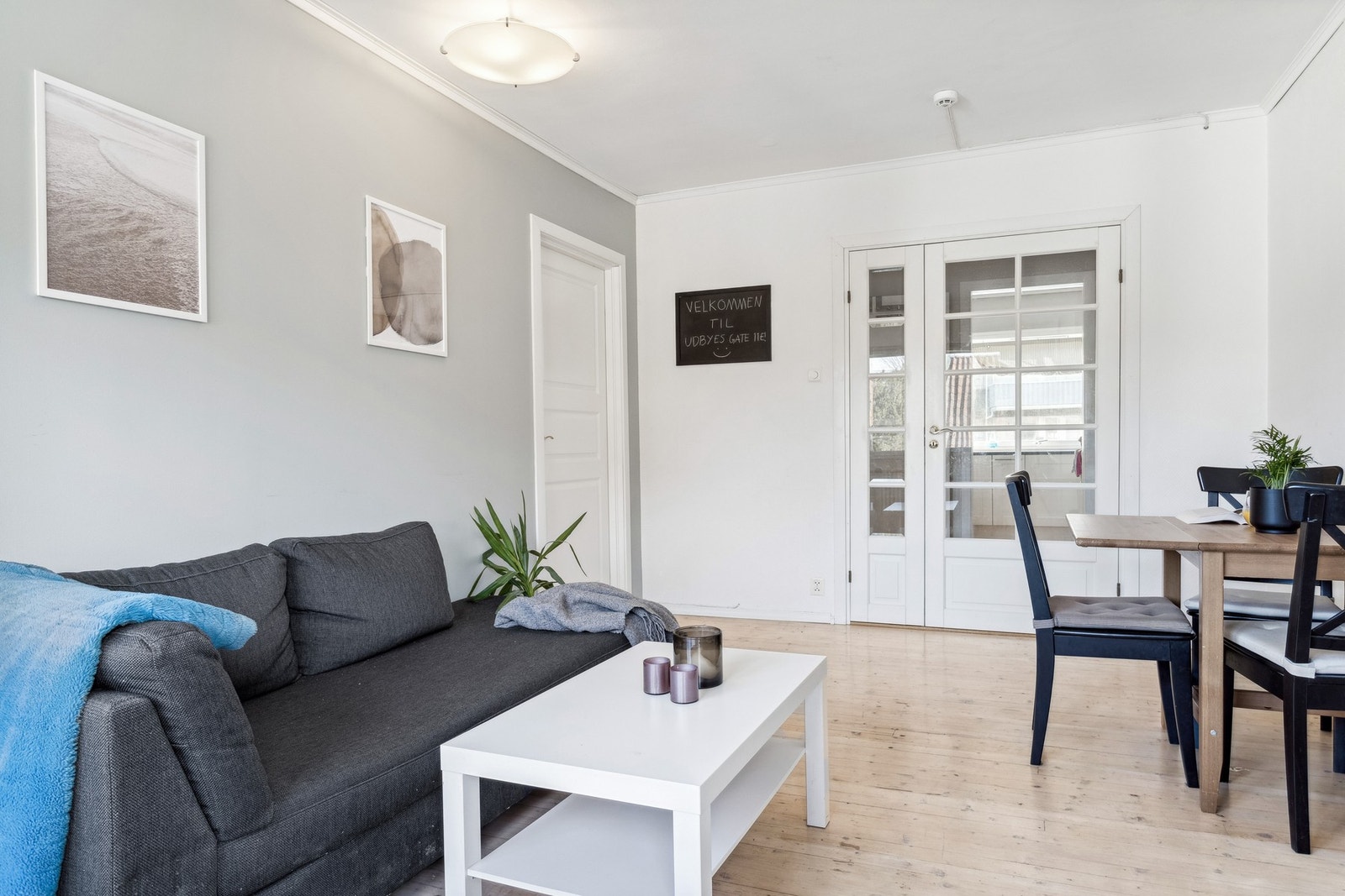 Her har man god plass stor sofa og spisebord. Galleribilde