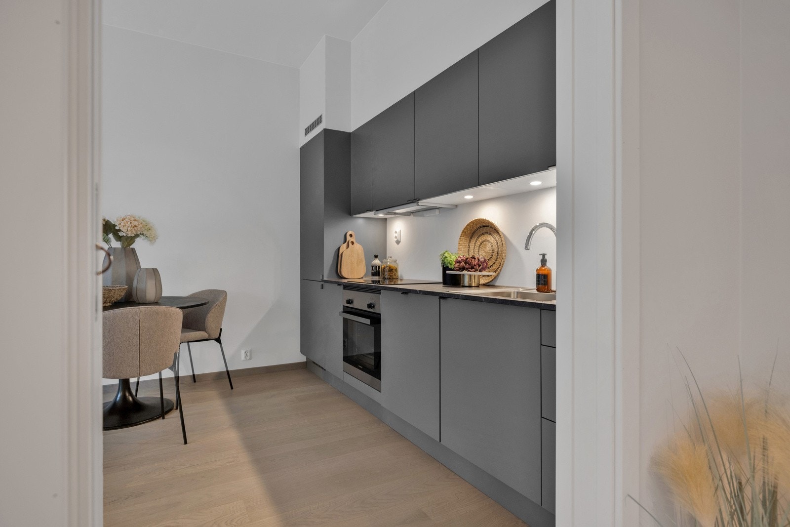 Alle hvitevarer på kjøkkenet medfølger. Galleribilde