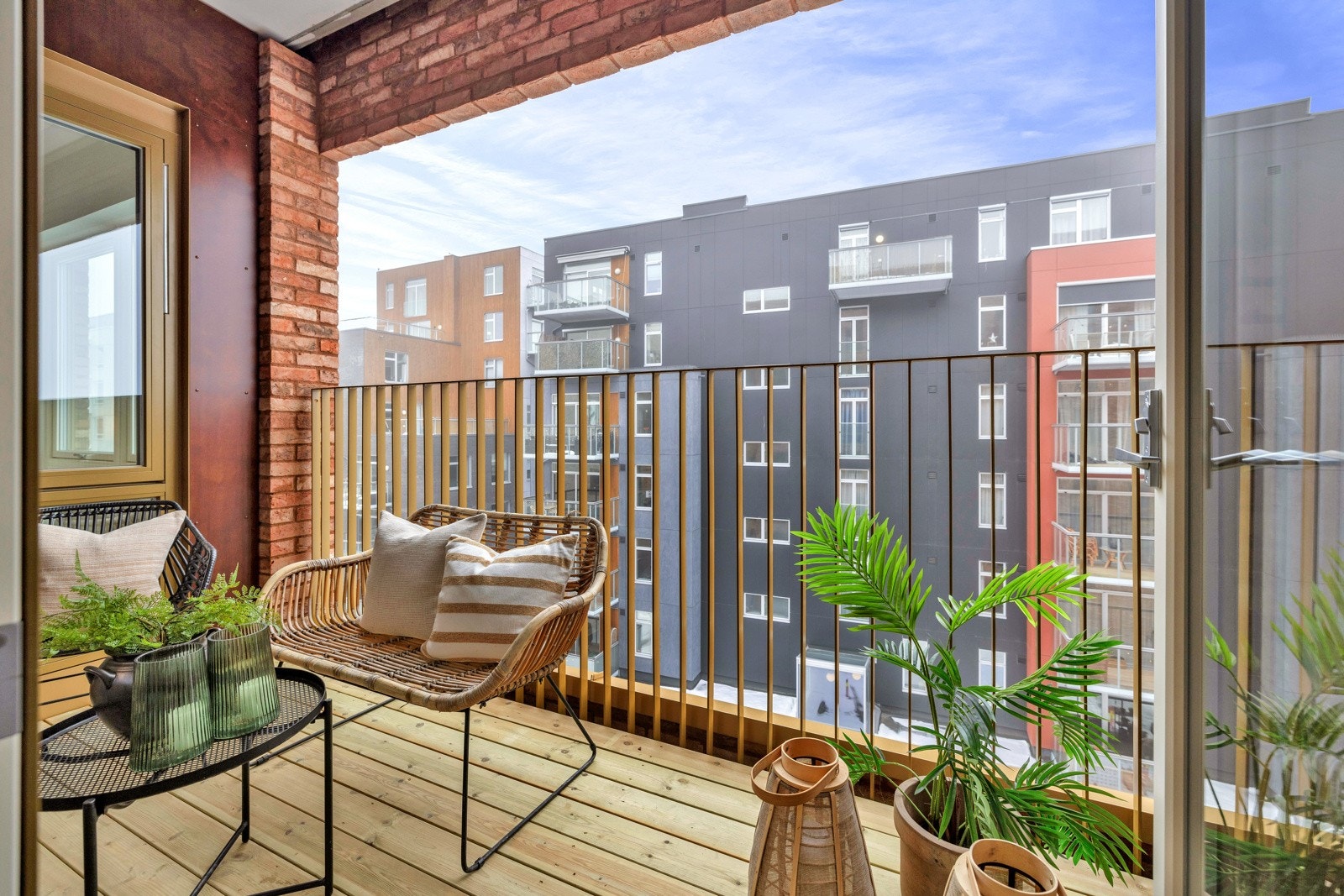 Fra stuen er det utgang til en romslig og luftig balkong på 5 m². Galleribilde