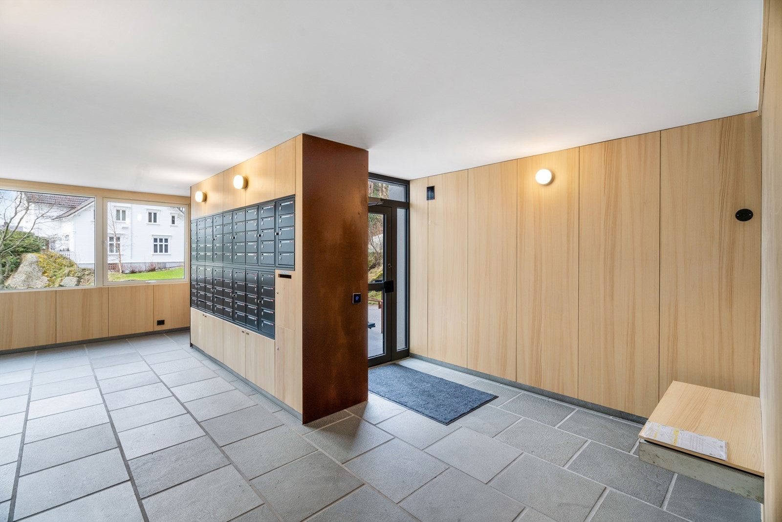 Hovedinngang hvor postkassene er. Galleribilde