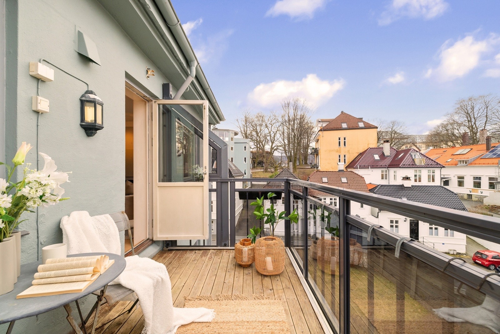 Leiligheten har en svært god lokal plassering i bygget, med både topp- og hjørnebeliggenhet. Galleribilde