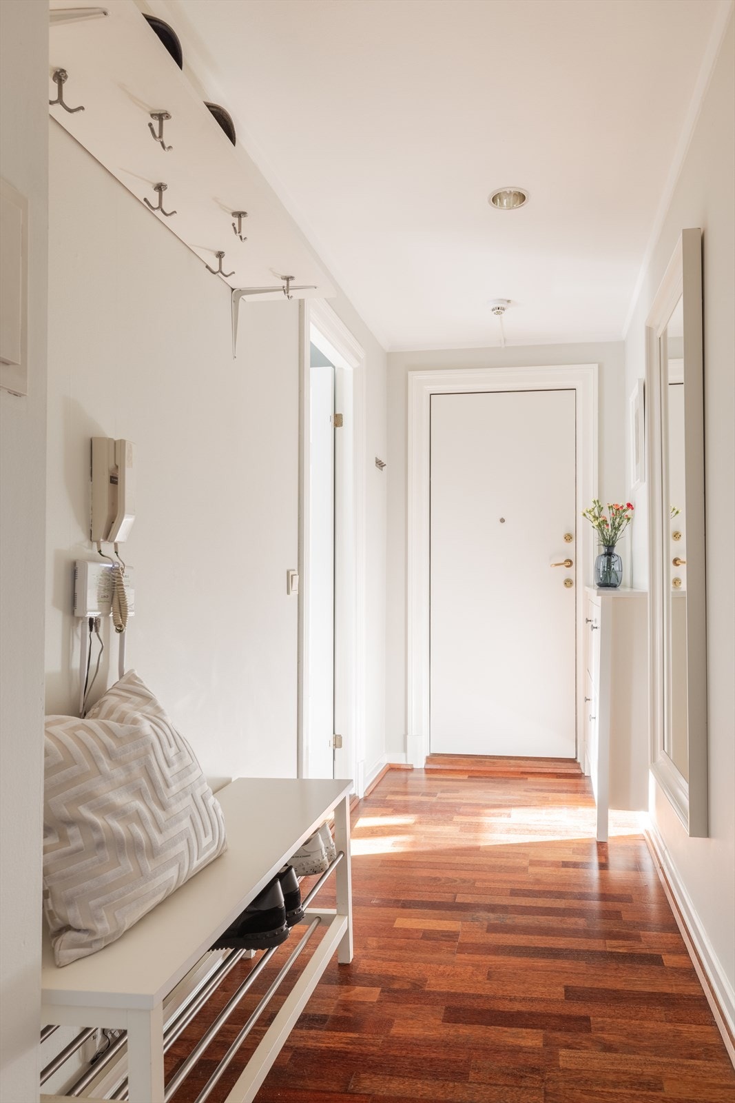 Leiligheten er gjennomgående og har et fantastisk lysinnslipp. Galleribilde