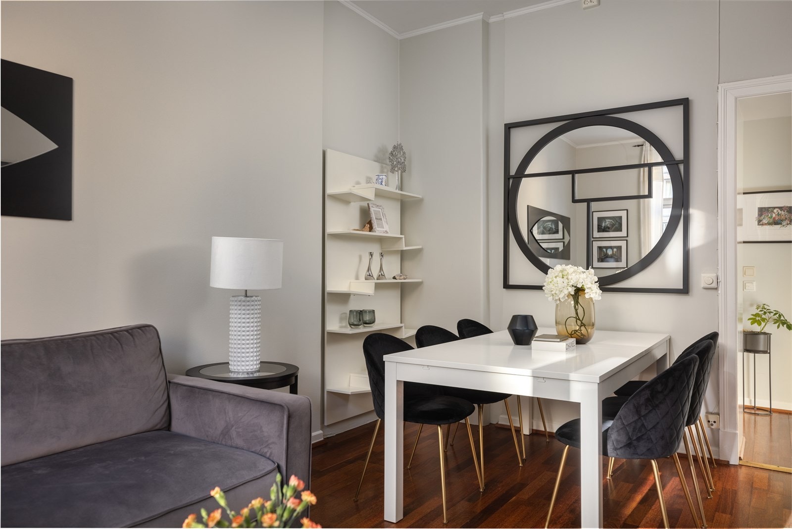 God plass til stort spisebord, et hyggelig sted å samle de du er glad i! Galleribilde