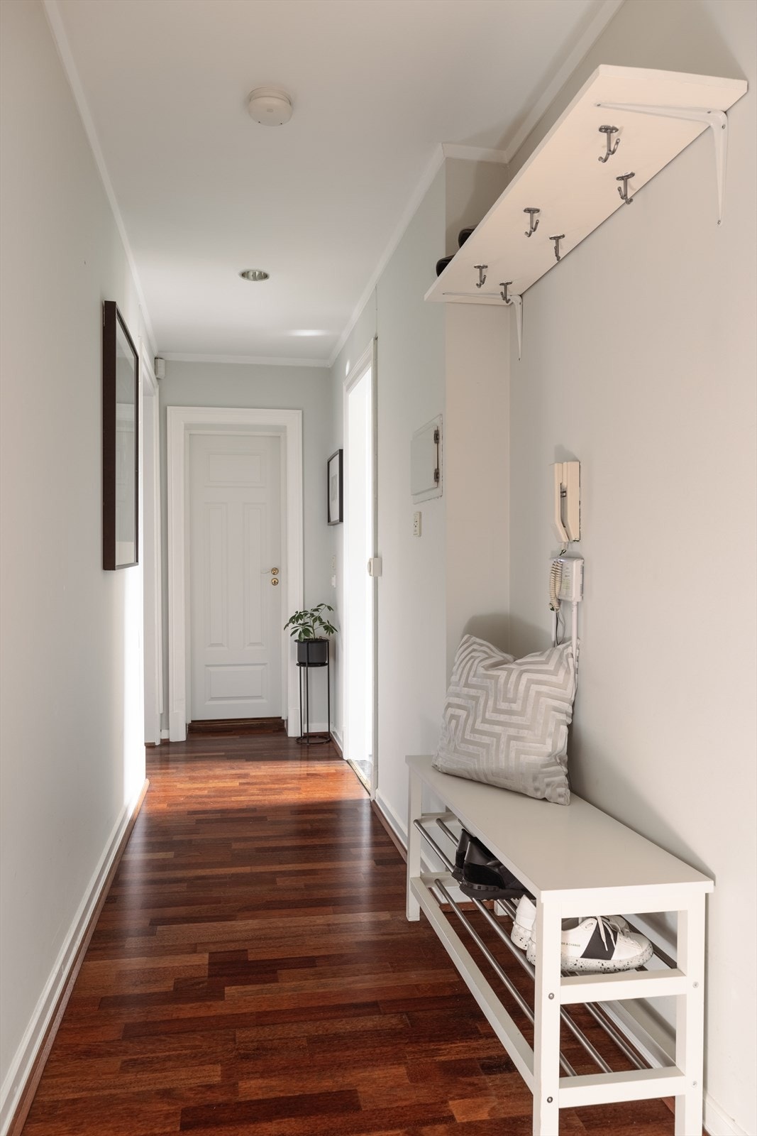 Dørcalling gjør det enkelt å slippe inn gjester fra gateplan. Galleribilde