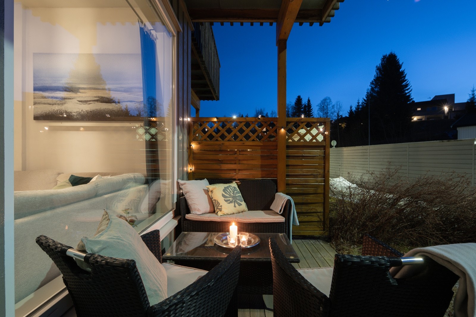 Terrasse med plass til div. ute-møblement. Galleribilde
