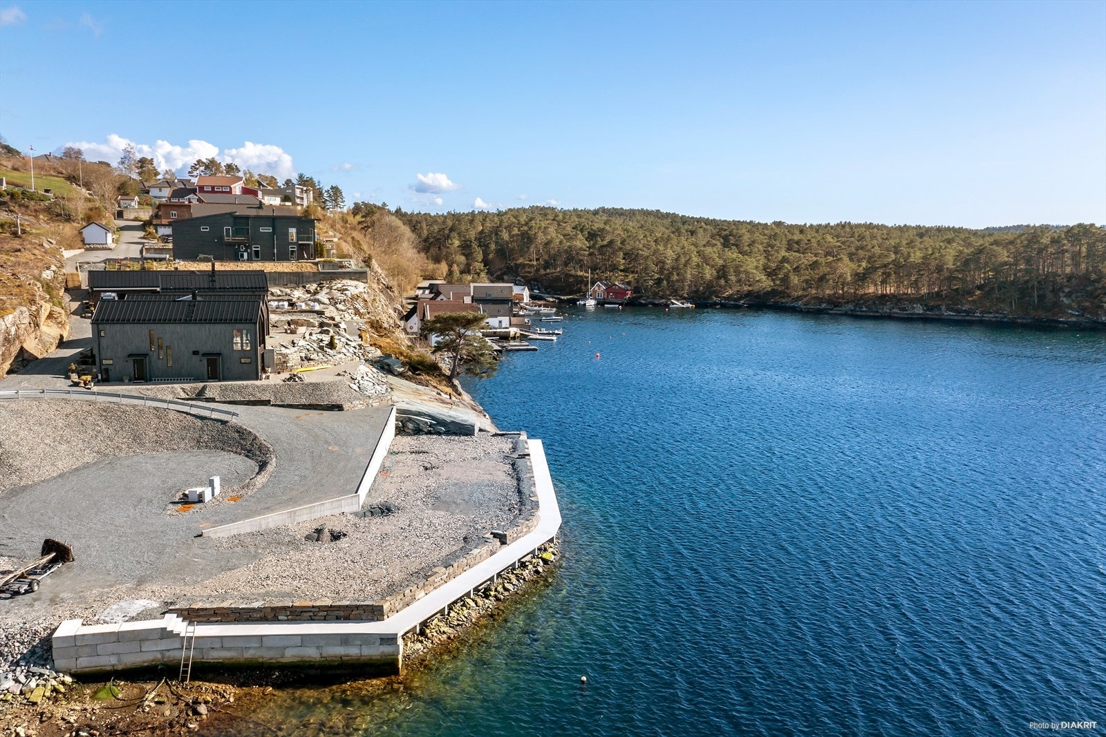 Dronefoto mot Totlandssjøen Galleribilde