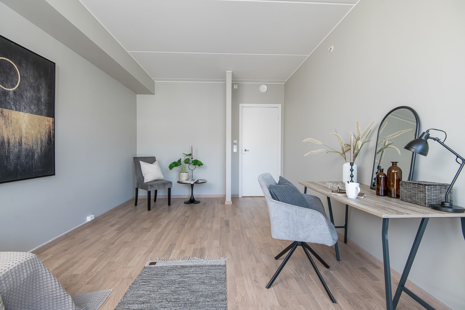 Også her er det god plass skapløsning for klær og ekstra oppbevaring.. Galleribilde