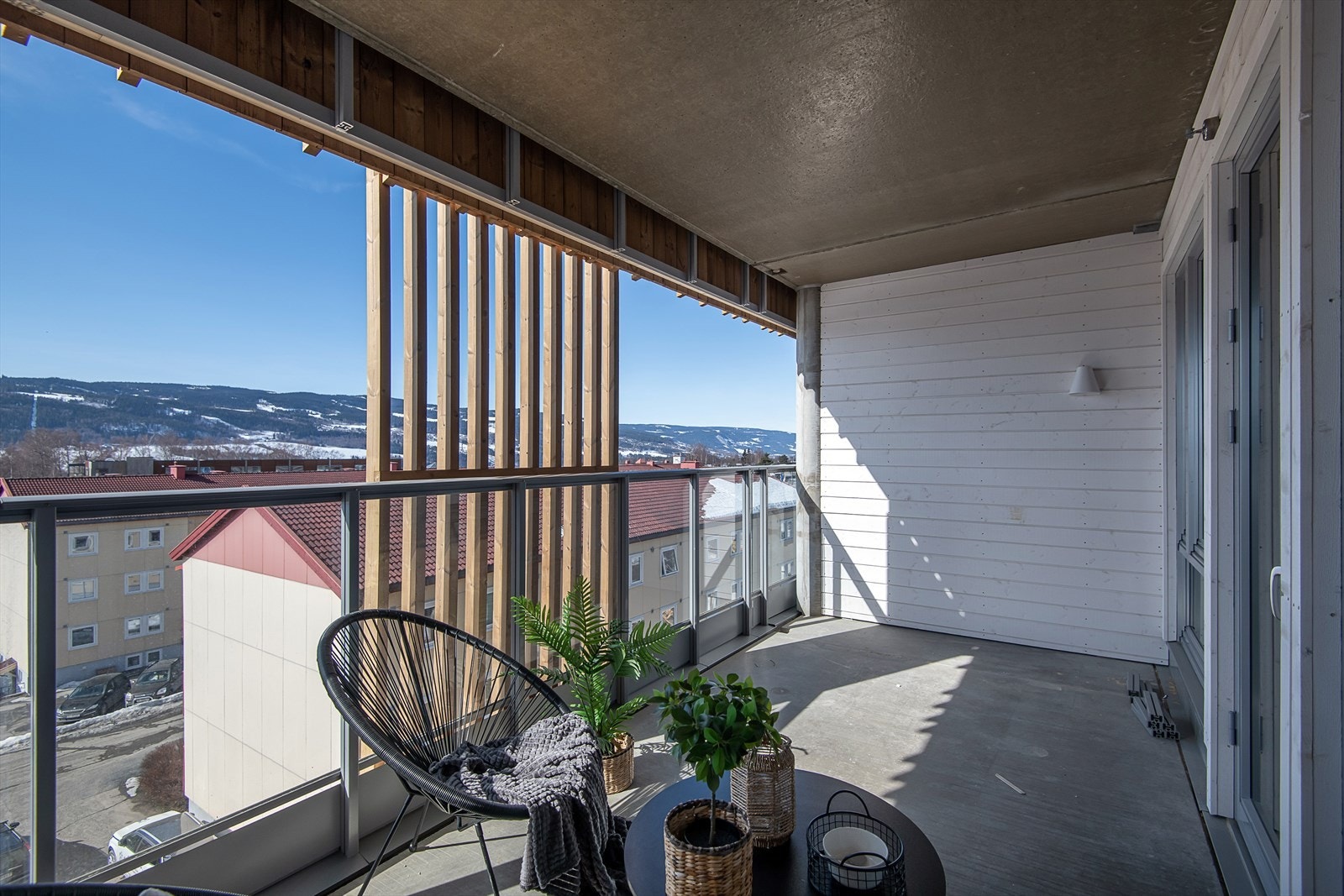 Balkongen er på ca. 12 kvm og med god plass for utemøblement. Galleribilde