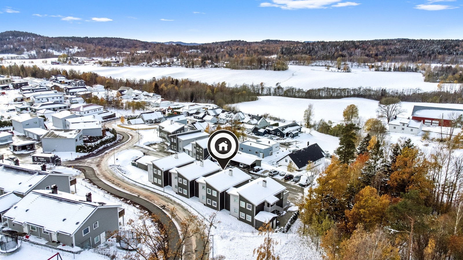 4-roms i 1.etasje med carport m/elbil-lader. Solrikt og med utsikt. Galleribilde