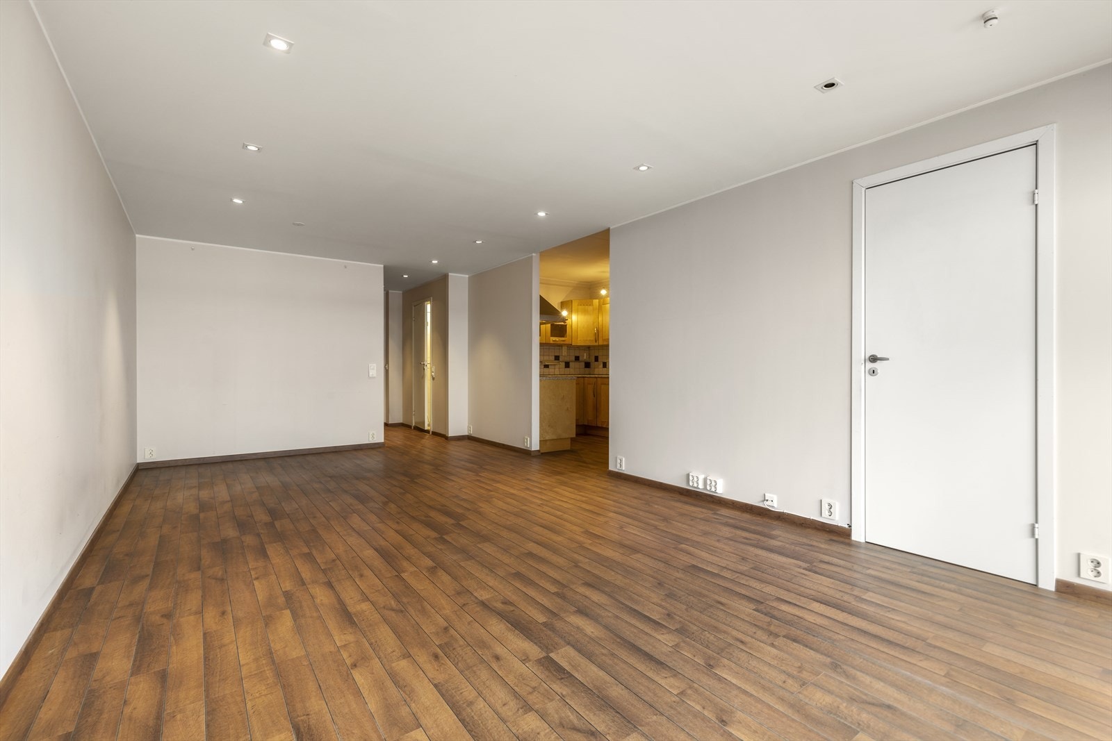 Fra stuen er det inngang til soverommet og kjøkkenet. Galleribilde