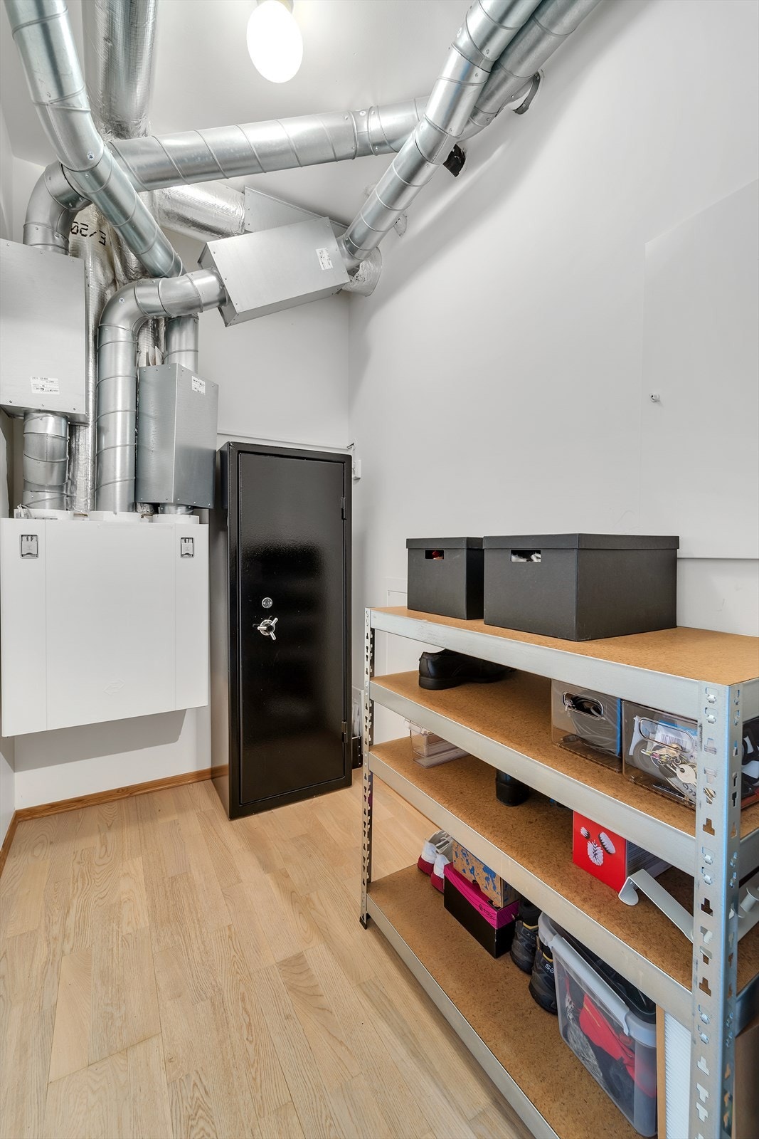 Det er også en stor bod i leiligheten med gode innredningsmuligheter. Galleribilde
