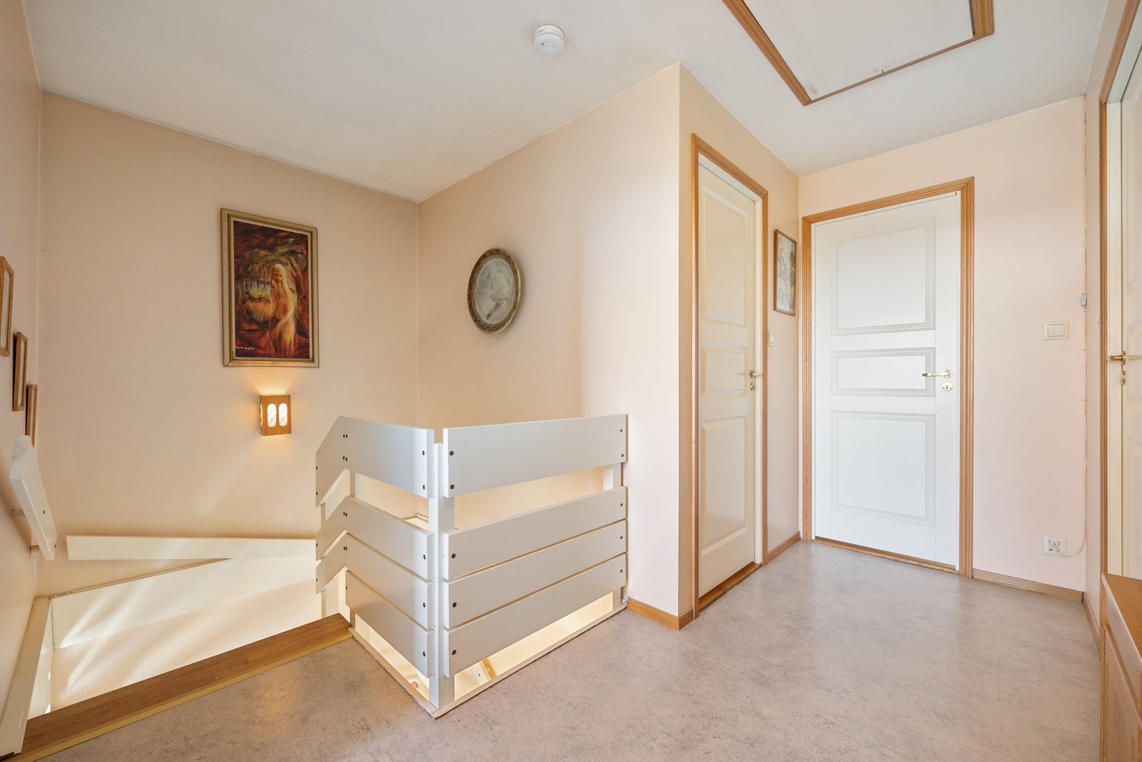 Gang med adkomst til koffertloft i 2. etasje Galleribilde