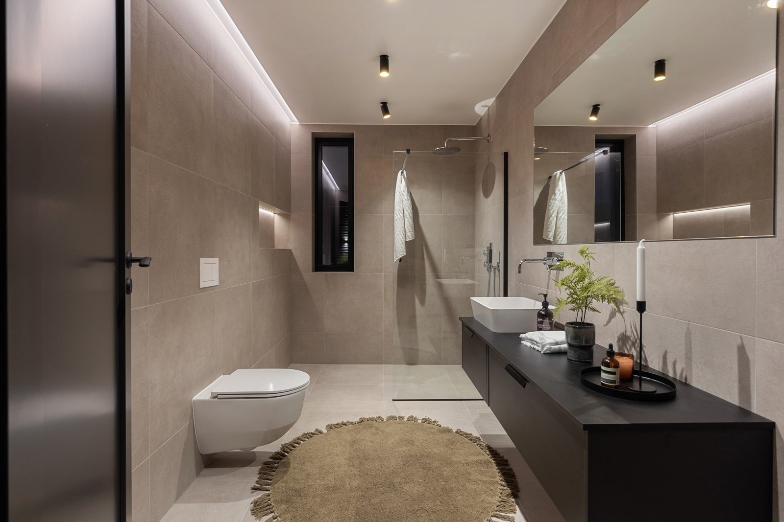 Baderom 1. etg. stemning kveld Galleribilde