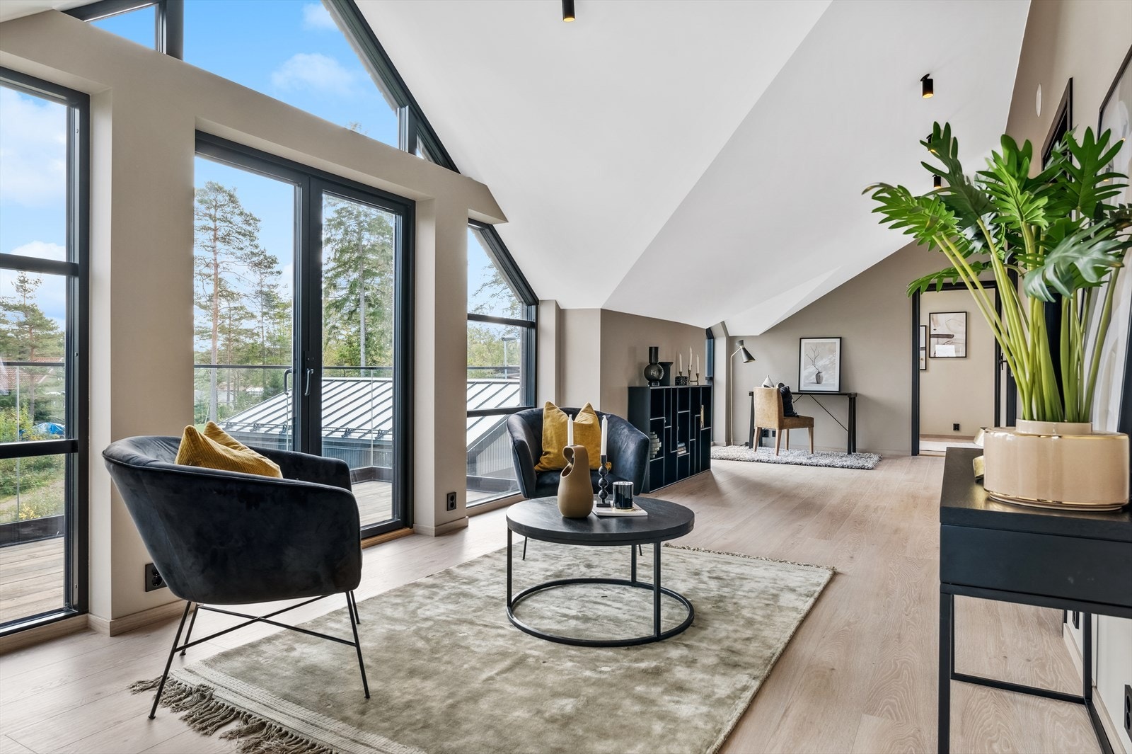 Utgang til veranda med stolpefritt rekkverk Galleribilde