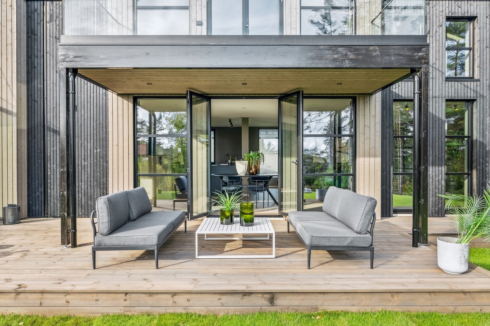 En av flere uteplasser, her rett utenfor spiseplassen Galleribilde