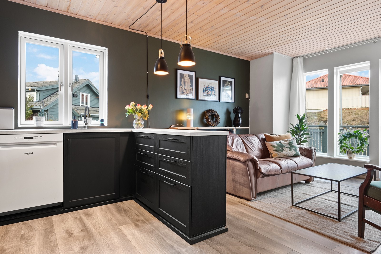 Åpen og hyggelig kjøkkenløsning fra 2019. Galleribilde