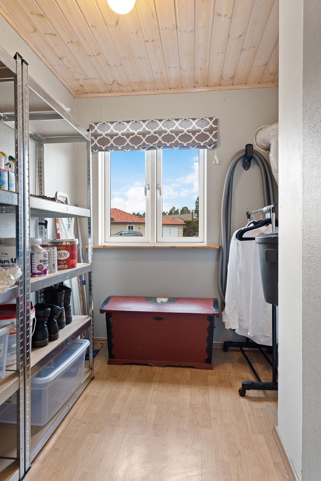 Godt med lagringsplass i boden 2. etasje. Galleribilde