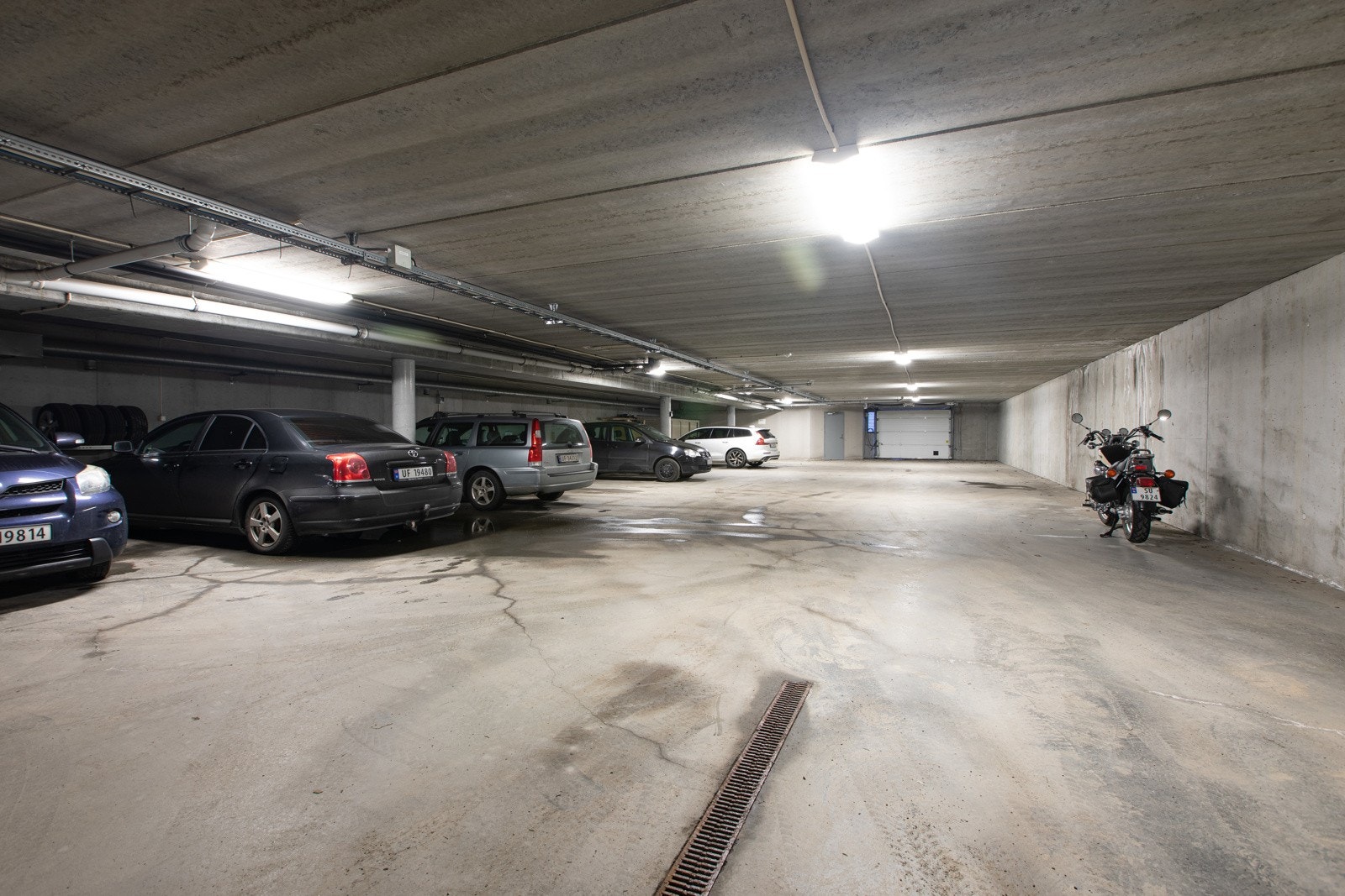 Bilen kan trygt parkeres på oppstillingsplass i lukket garasje. Galleribilde