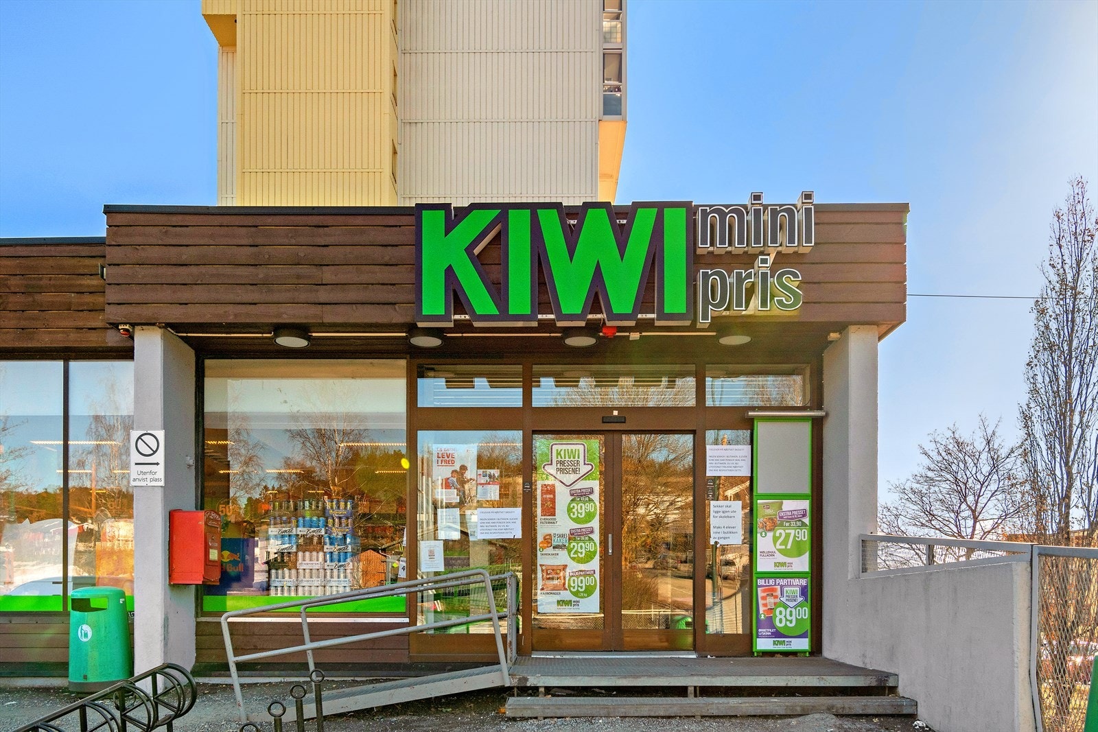 Kiwi ligger et stenkast unna blokken Galleribilde