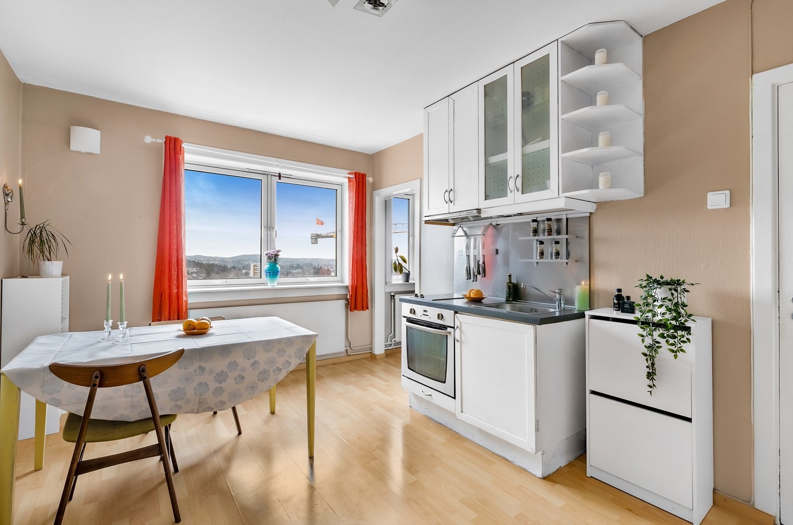 Velkommen til Lambertseterveien 35, presentert av Sissel Pham v/Eiendomsmegler1. Galleribilde