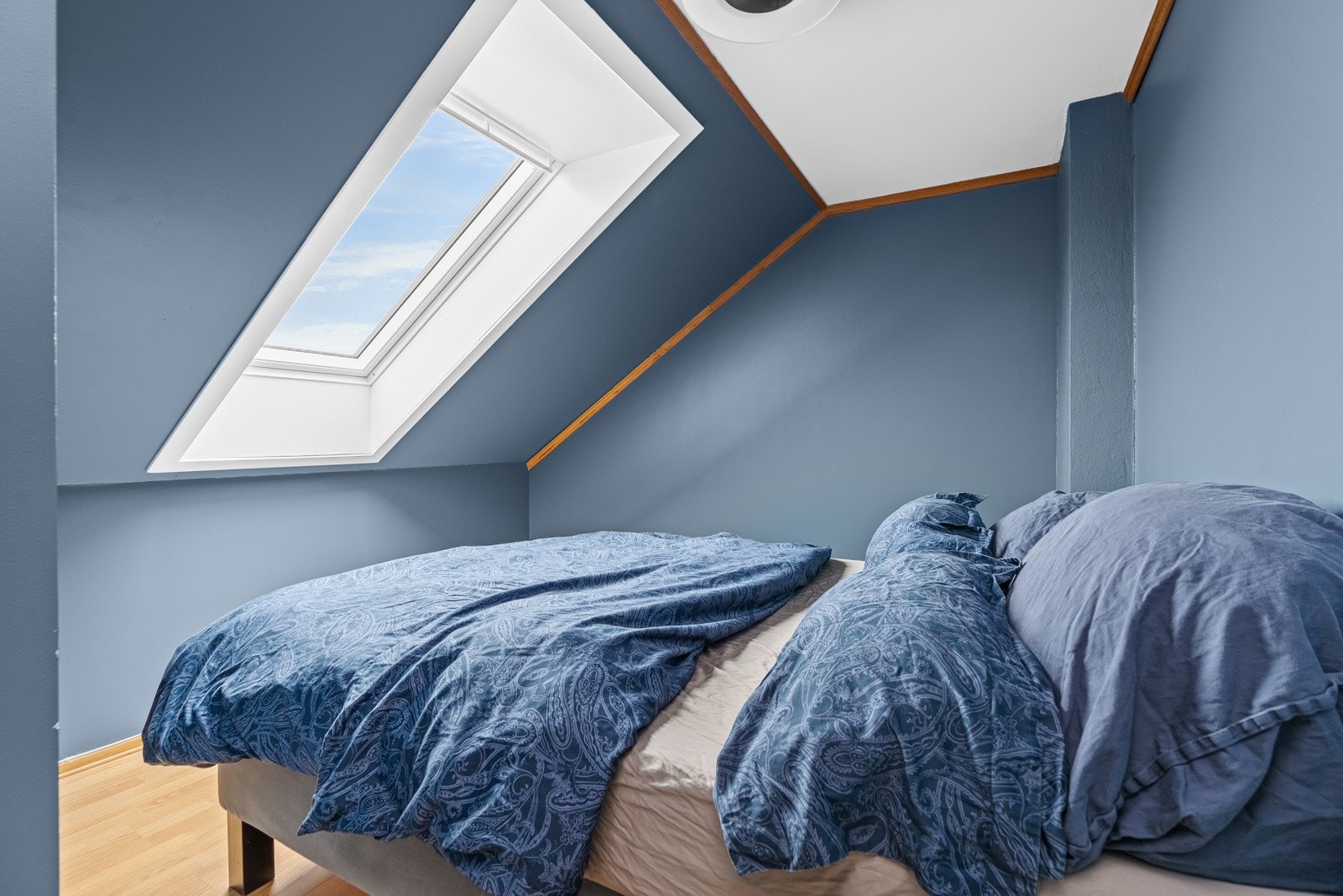 Rom innredet som soverom (det foreligger ikke tegninger på loft, så dette anses som ikke godkjent oppholdsrom) Galleribilde