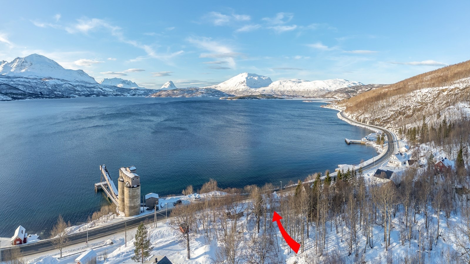 Ypperlig beliggenhet med kort vei til sentrum, sjøen og skogen. Galleribilde